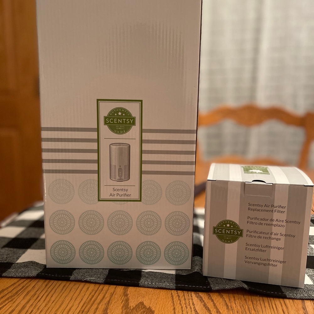 Brand new Scentsy Air purifier and replacement filter